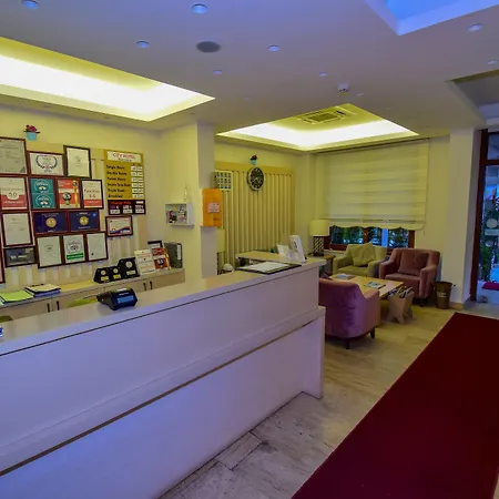 马尔马里斯城市酒店 酒店