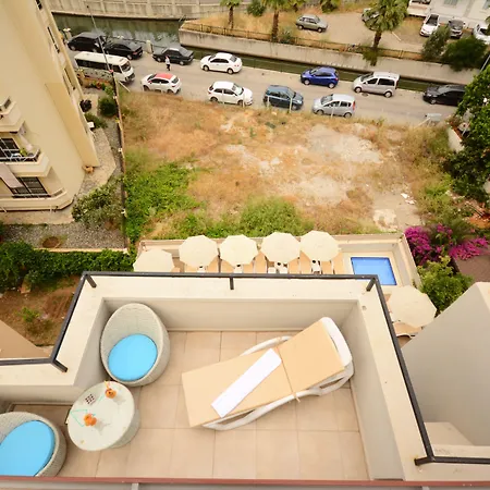 马尔马里斯城市酒店