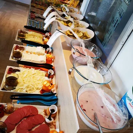 马尔马里斯城市酒店 3*